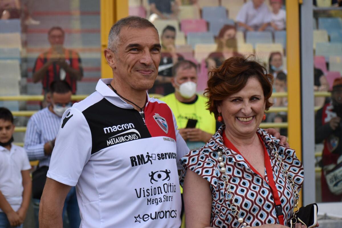 Investitori interessati al Foggia? Ecco cosa sappiamo - Immagine in evidenza: Maria Assunta Pintus e Davide Pelusi all'evento "Un Secolo di Stelle - FOGGIA LEGENDS", tenutosi il 25 giugno 2021 allo Stadio Pino Zaccheria di Foggia - crediti: foto di Luigia Spinelli