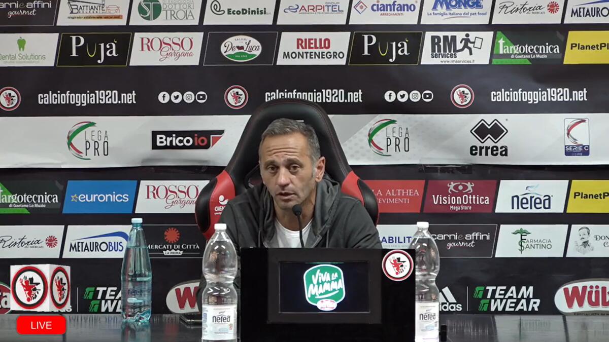 Foggia, Gallo in vista del Crotone: "Partita di spessore" - Immagine in evidenza: Fabio Gallo - crediti foto: frame dal video della conferenza stampa pre Foggia-Crotone di Coppa Italia Serie C, pubblicato sul profilo ufficiale Facebook dei rossoneri