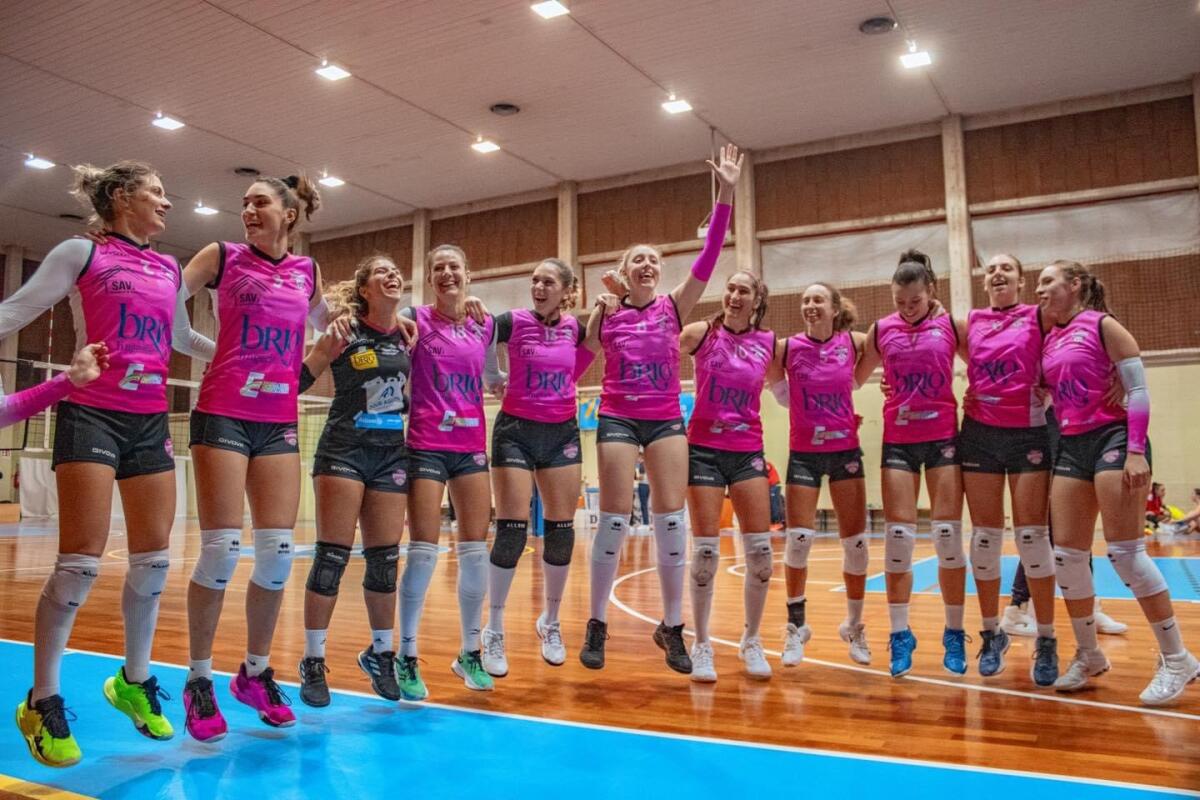 Il volley entusiasma Cerignola, si tinge di fucsia il primo derby B2 - 