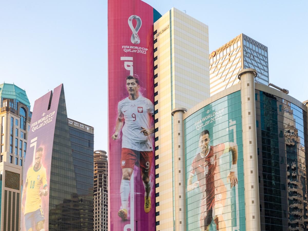 Qatar 2022, il racconto del nostro inviato: sfarzo e lusso nell’insolito mondiale - Le gigantografie dei calciatori sui grattacieli di Doha, crediti Pasquale Golia - riproduzione riservata