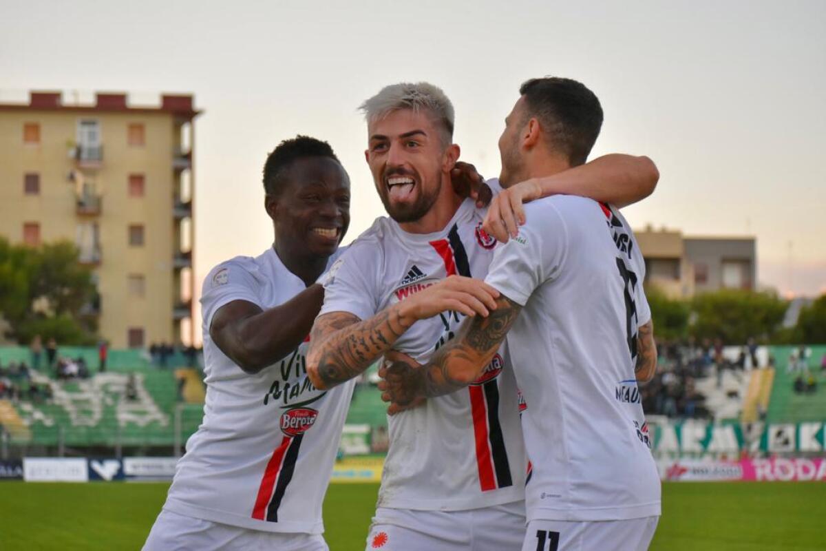 Foggia-Cerignola, il pronostico della partita - Immagine in evidenza: uno scatto di Monopoli-Foggia 0-2 (Serie C - girone C 2022/23) - crediti: foto di Luigia Spinelli