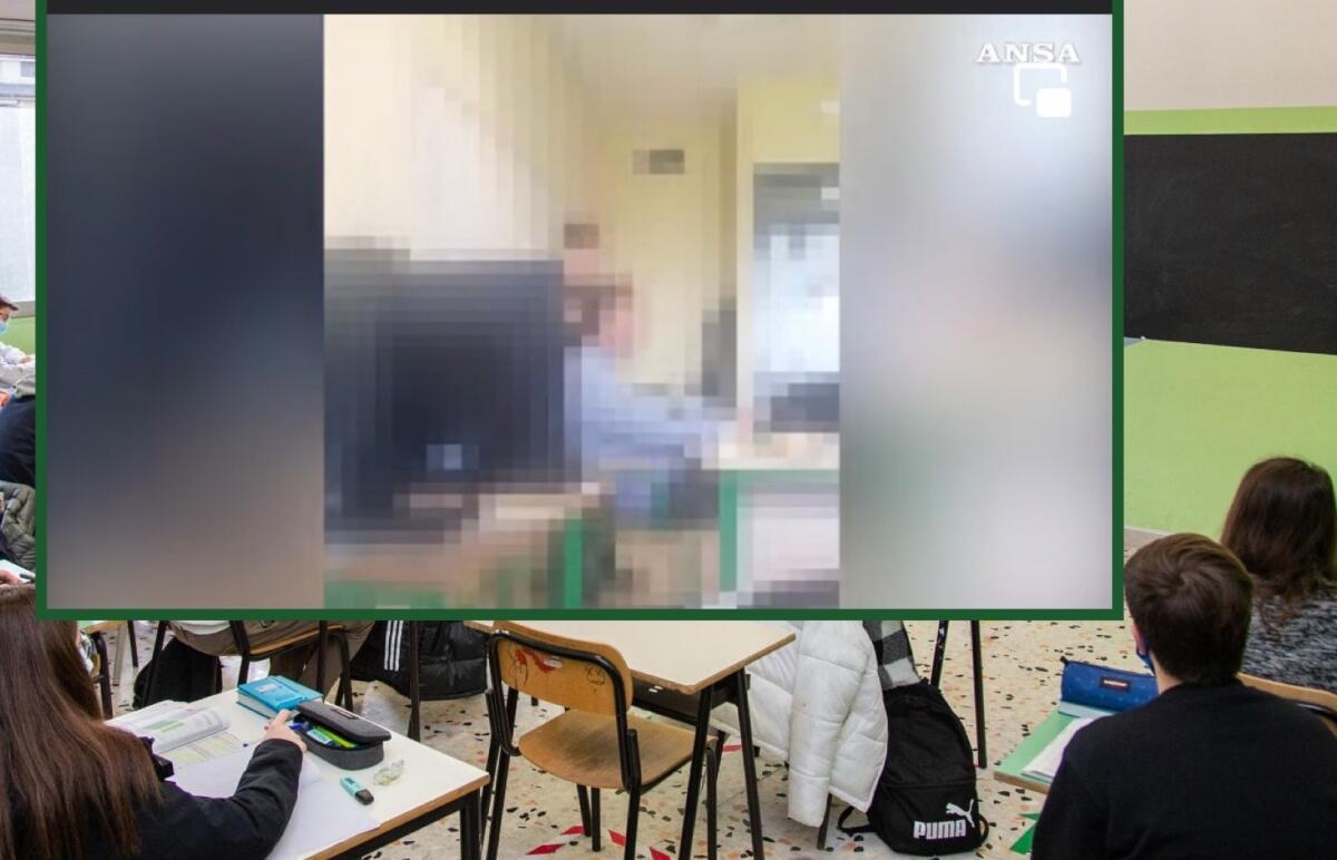 Prof sferra un pugno a un alunno, la madre: "Anche mio figlio ha sbagliato" - 