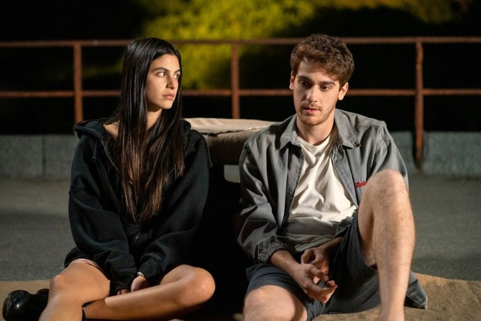 “Tutto chiede salvezza” serie Netflix sul male di vivere e sull'amore