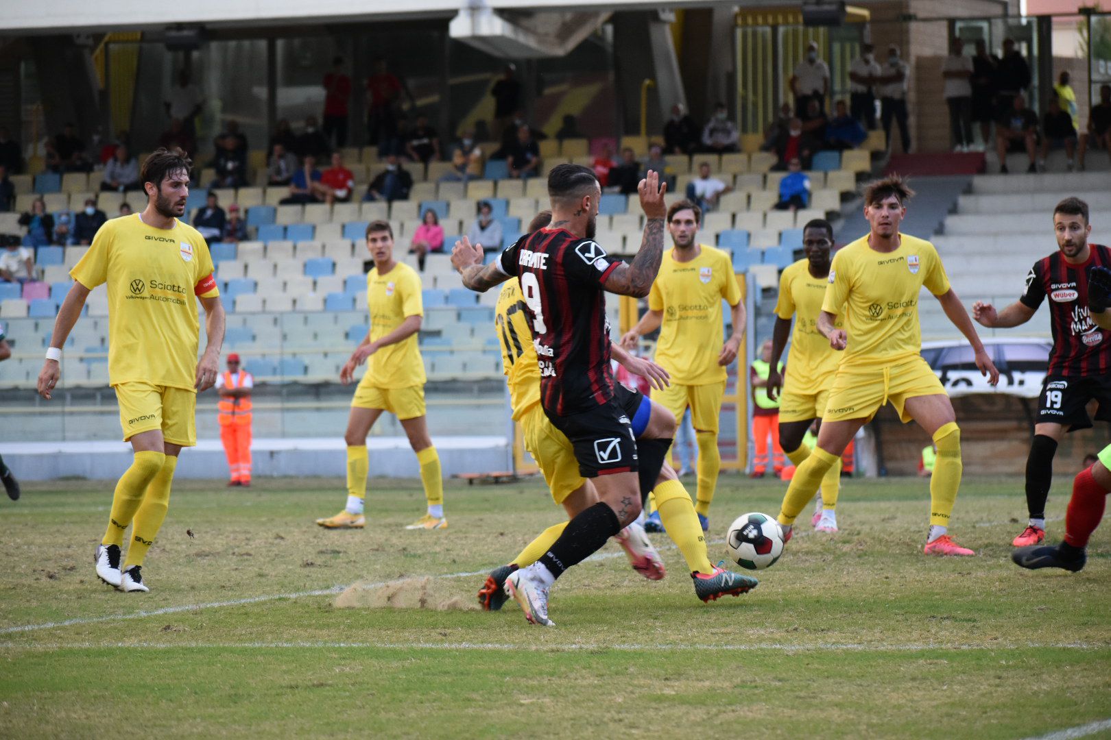 Immagine in evidenza: uno scatto di Foggia-ACR Messina 3-1 (Serie C - girone C, stagione 2021/2022) - crediti: foto di Luigia Spinelli