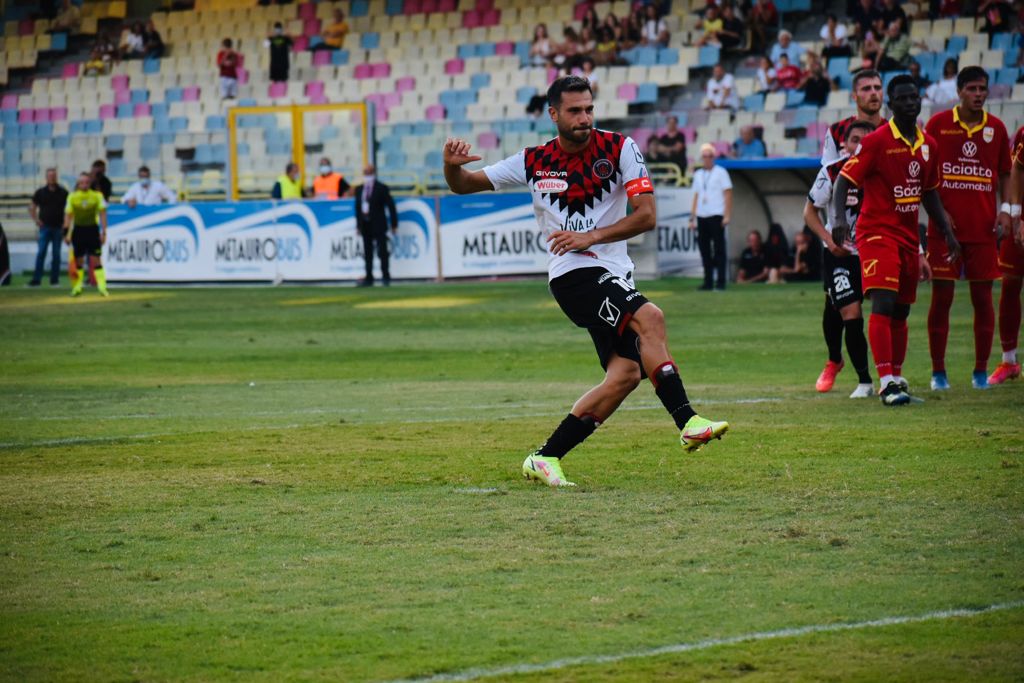 Immagine in evidenza: uno scatto di Foggia-ACR Messina 2-0, Secondo Turno Eliminatorio di Coppa Italia Serie C 2021/2022 - crediti: foto di Luigia Spinelli
