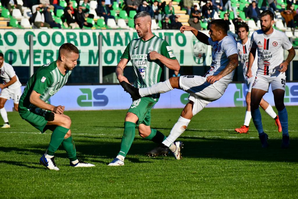 Immagine in evidenza: uno scatto di Monopoli-Foggia 0-2 (Serie C - girone C 2022/23) - crediti: foto di Luigia Spinelli