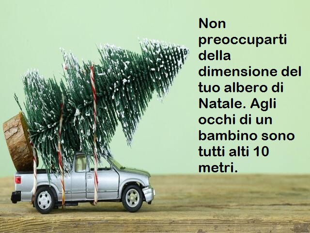 Non preoccuparti della dimensione del tuo albero di Natale. Agli occhi di un bambino sono tutti alti 10 metri.