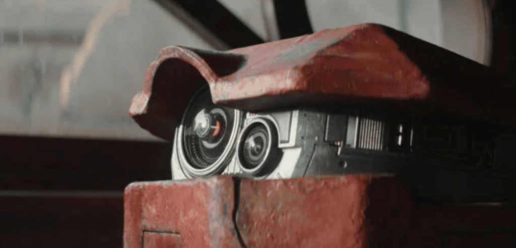 Il droide Bee affranto per la morte di Maarva