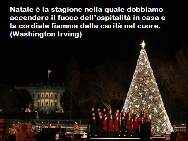 Natale è la stagione nella quale dobbiamo accendere il fuoco dell’ospitalità in casa e la cordiale fiamma della carità nel cuore.(Washington Irving)