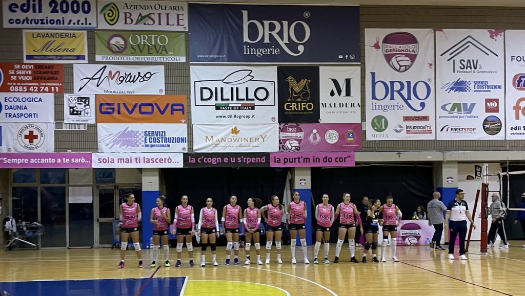 Il volley entusiasma Cerignola, si tinge di fucsia il primo derby B2