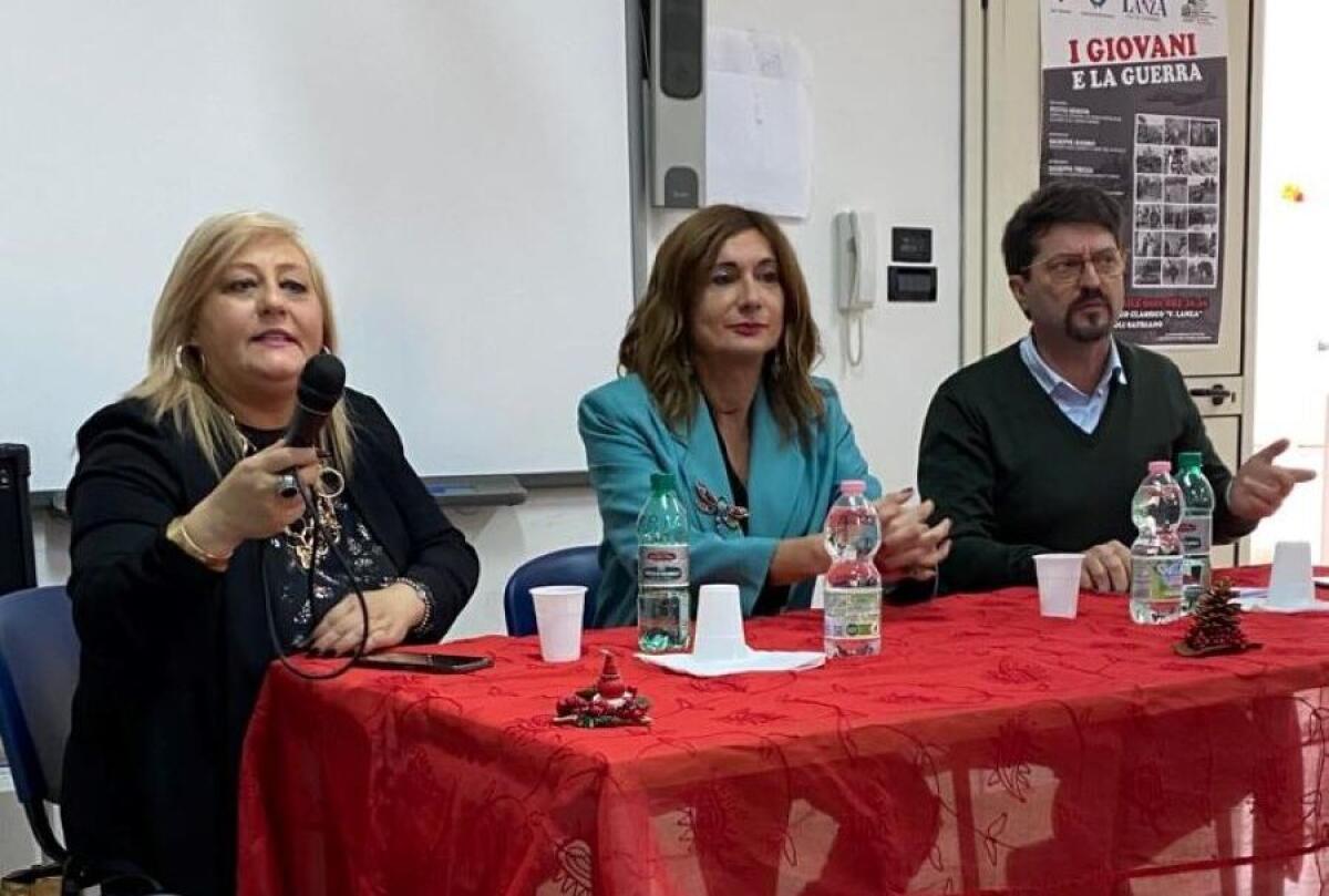 Luxuria racconta la sua storia di studente a Foggia, una lezione di vita - 