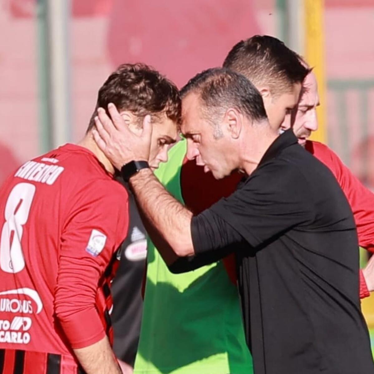 Un gagliardo Foggia fa bottino pieno al "Liguori": 1-2 con la Turris - Immagine in evidenza: uno scatto di Turris-Foggia 1-2 (Serie C - girone C 22/23) - crediti: foto di Federico Antonellis/Calcio Foggia 1920
