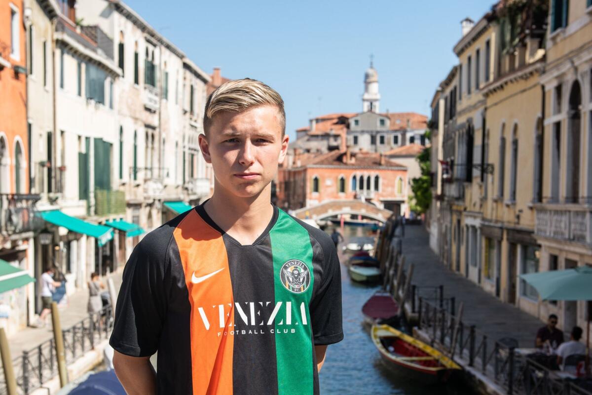 Chi è Bjarki Steinn Bjarkason, l'ala accostata al Foggia - Immagine in evidenza: Bjarki Steinn Bjarkason - crediti foto: pagina ufficiale Facebook Venezia FC