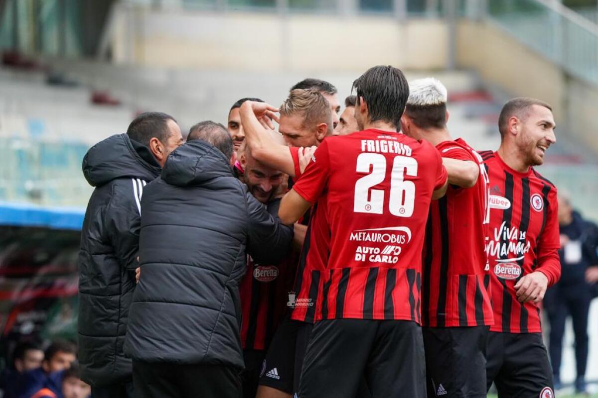 Foggia, i convocati per il Giugliano: tra nuovi e noti volti - Immagine in evidenza: uno scatto di Foggia-Audace Cerignola 2-3 (Serie C - girone C 22/23) - crediti: foto di Mario Marino (RIPRODUZIONE RISERVATA)