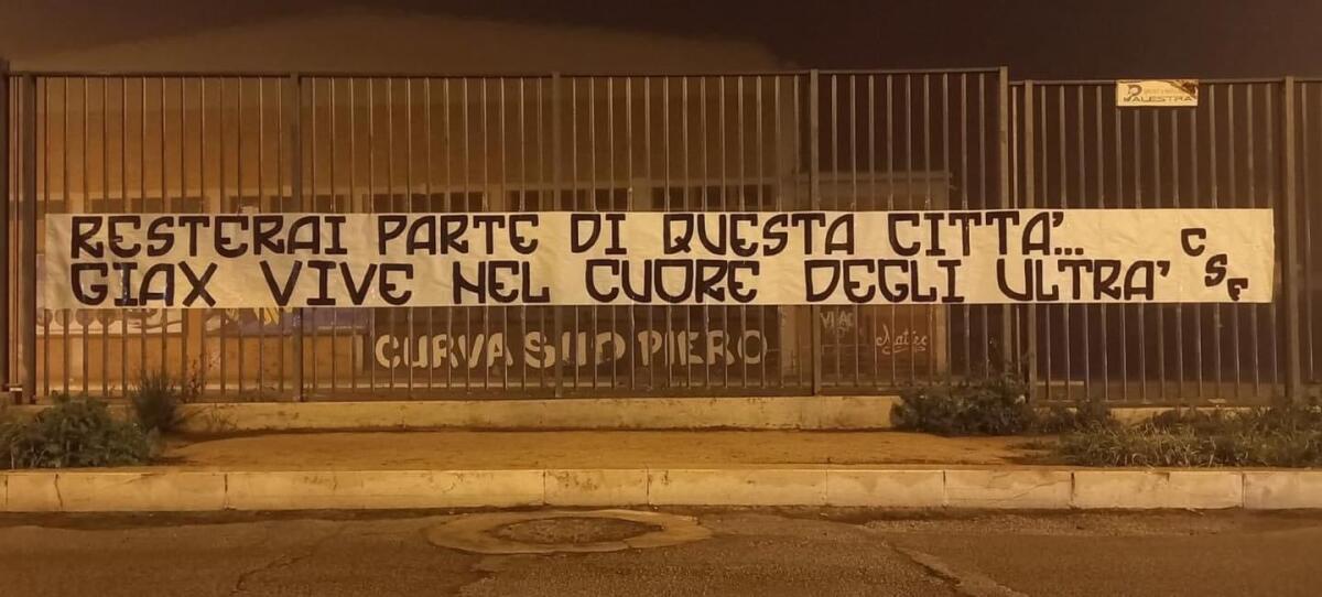 La Curva Sud ricorda Giax: "Resterai parte di questa città" - Lo striscione della Sud per ricordare Giax