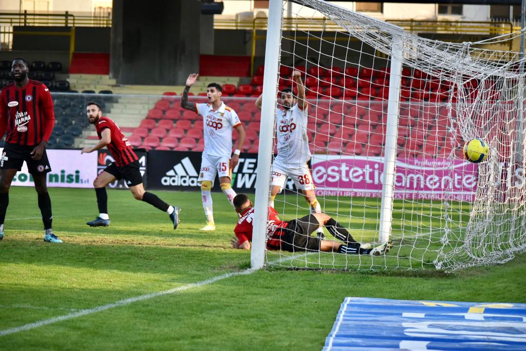 Immagine in evidenza: uno scatto della sfida dei quarti di Coppa Italia Serie C 22/23 - crediti: foto di Luigia Spinelli (RIPRODUZIONE RISERVATA)