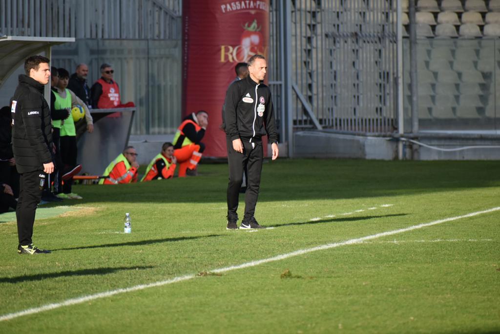 Immagine in evidenza: mister Fabio Gallo durante Foggia-Catanzaro 2-0 (Coppa Italia Serie C 22/23) - crediti: foto di Luigia Spinelli (RIPRODUZIONE RISERVATA)