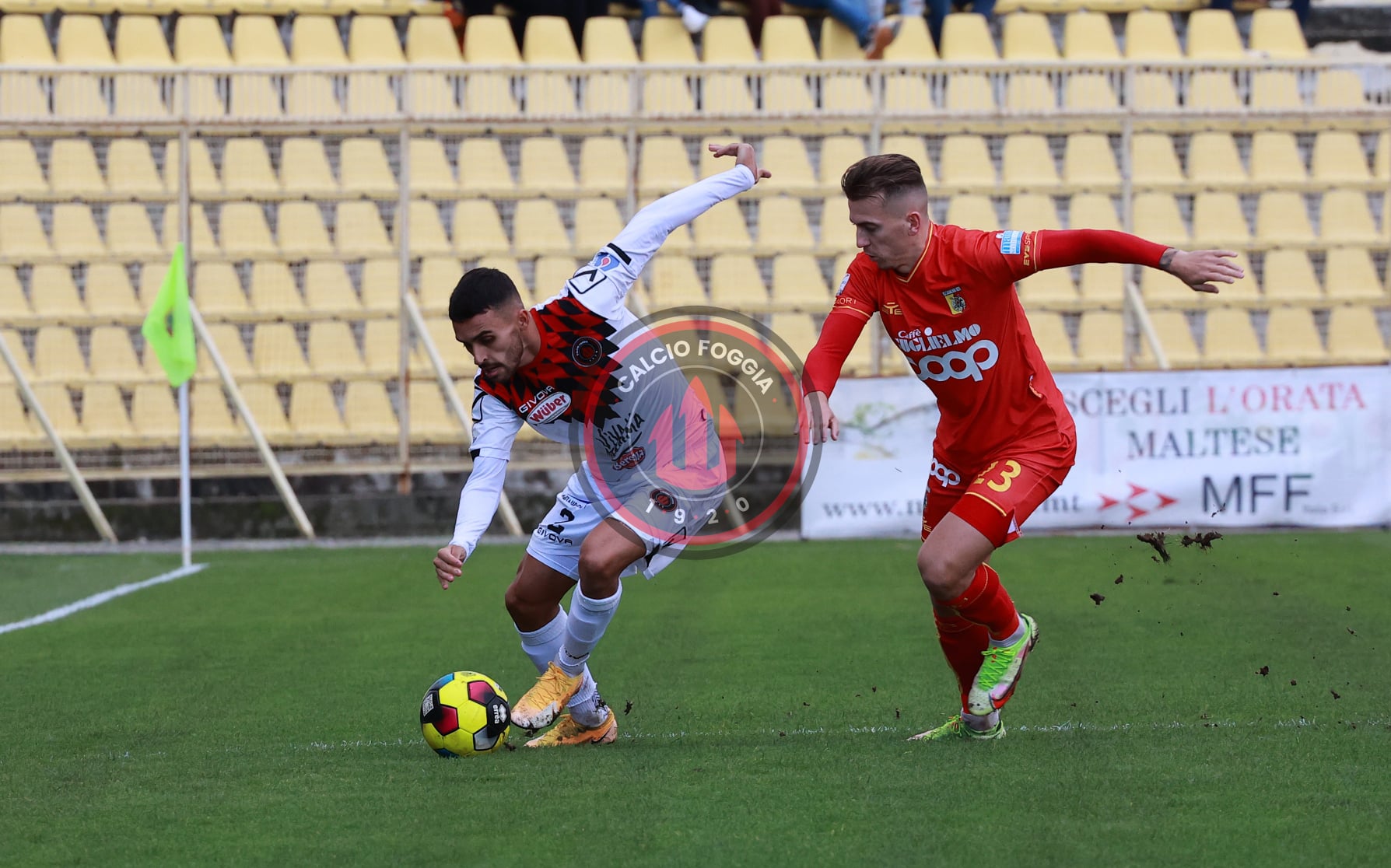 Immagine in evidenza: uno scatto di Catanzaro-Foggia 2-0 (Serie C - girone C 2021/2022) - crediti foto: Federico Antonellis/Calcio Foggia 1920