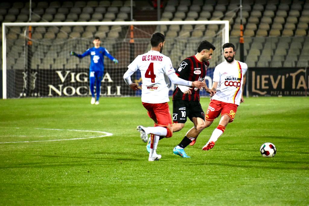 Immagine in evidenza: Foggia-Catanzaro 2-6 (Serie C - girone C, stagione 2021/2022) - crediti: foto di Luigia Spinelli