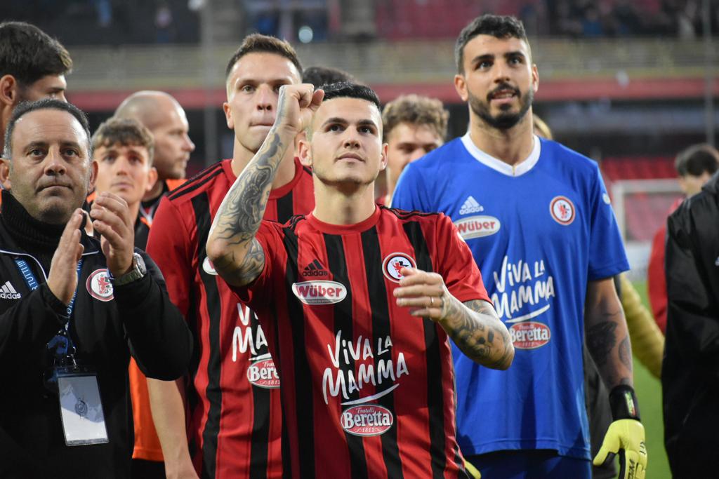 Immagine in evidenza: Eugenio D'Ursi al termine di Foggia-Catanzaro 2-0 (Coppa Italia Serie C 2022/23) - crediti: foto di Luigia Spinelli (RIPRODUZIONE RISERVATA)
