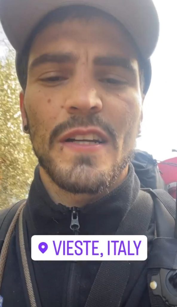 Sul Gargano abbiamo incontrato Rio, nomade digitale a piedi per l'Italia