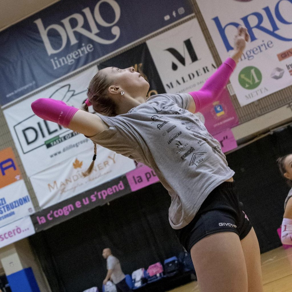 Ilenia Novia, opposta