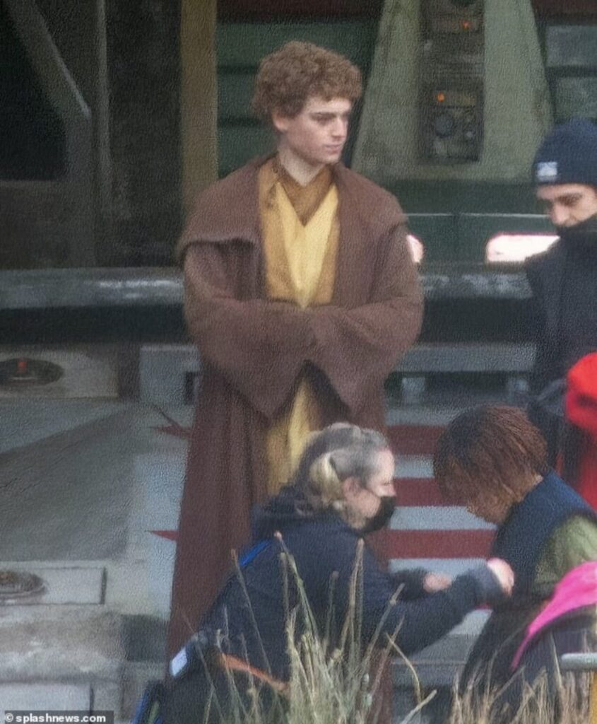 Dean-Charles Chapman nelle vesti di padawan