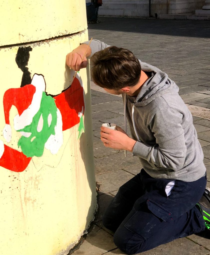 L’Accademia di Belle Arti di Foggia decora la base degli alberi di Natale