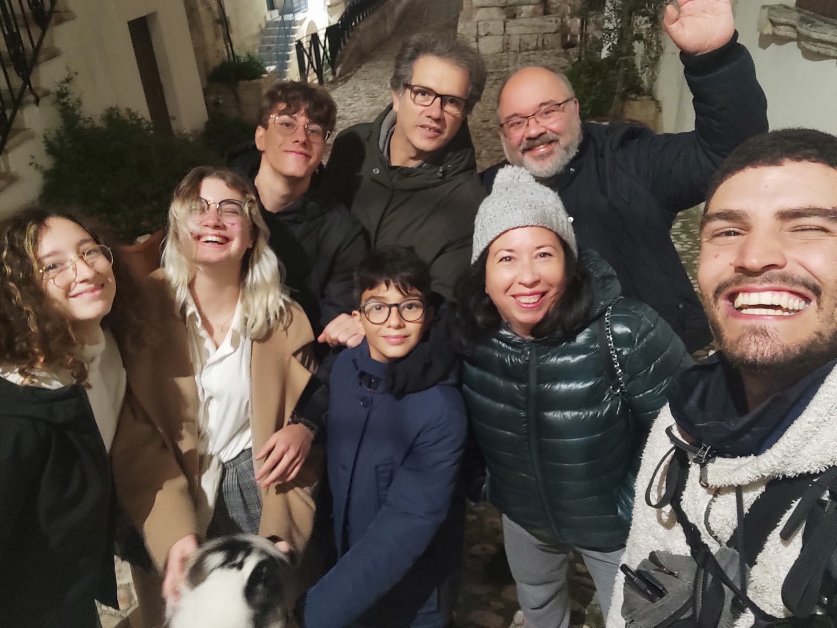 Rio con il gruppo di amici di Peschici e Laura Maggio