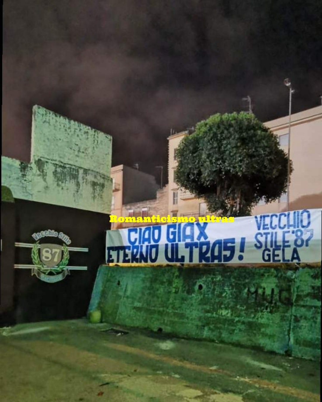 Immagine in evidenza: i tifosi del Gela per Giax - crediti foto: pagina Facebook Romanticismo Ultras