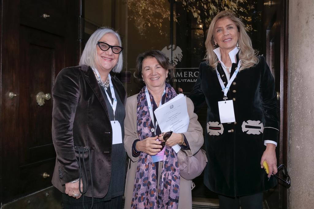 Da sin la presidente nazionale di Terziario Donna Anna Lapini, la ministra Eugenia Roccella che ha concluso i lavori del Forum e Lucia La Torre, presidente Terziario Donna della provincia di Foggia