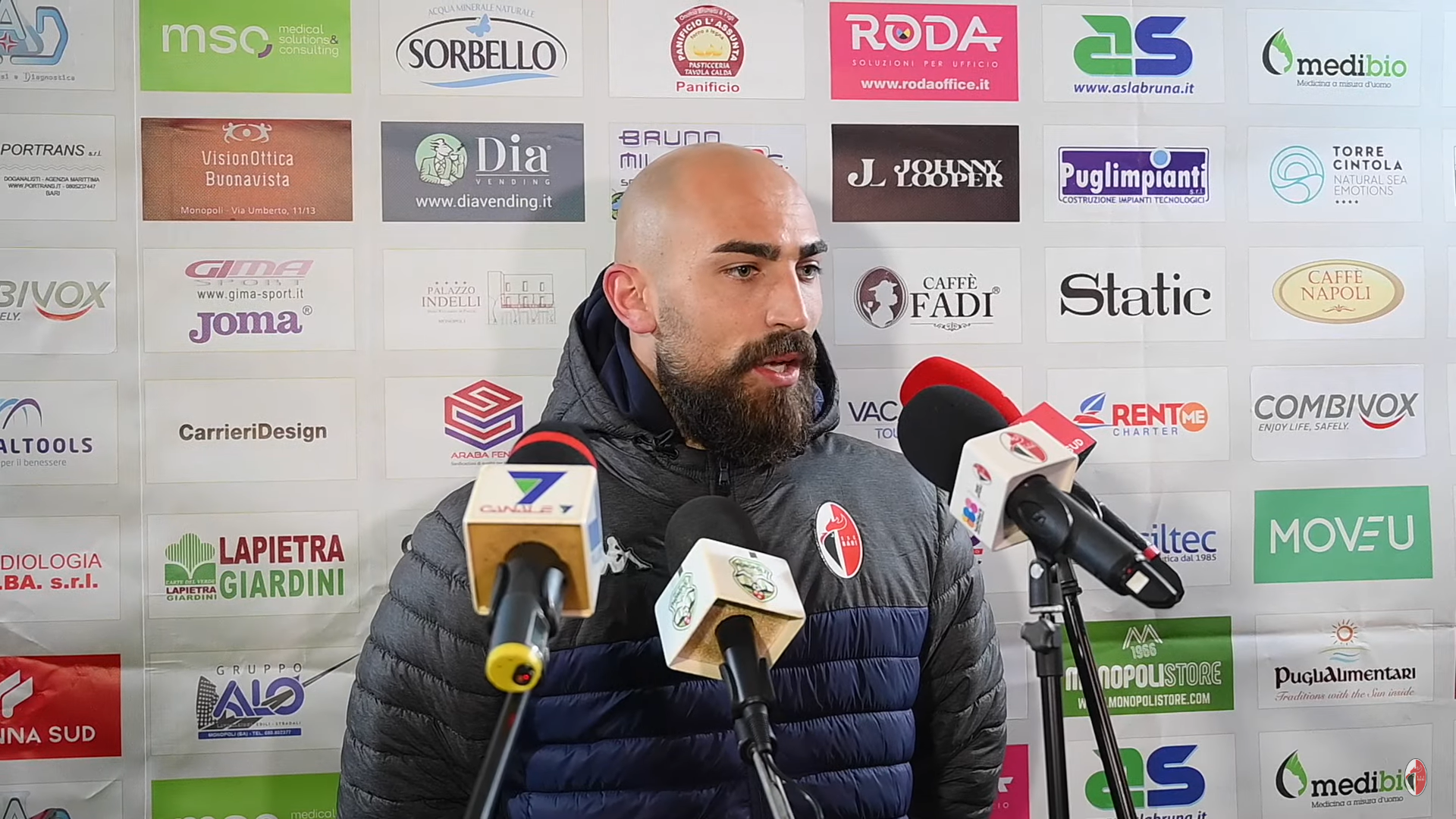 Immagine in evidenza: l'attaccante ai tempi del Bari - crediti foto: screenshot dal video delle interviste post-gara di Monopoli-Bari 0-0 dello scorso anno, pubblicato sul canale YouTube ufficiale del Bari