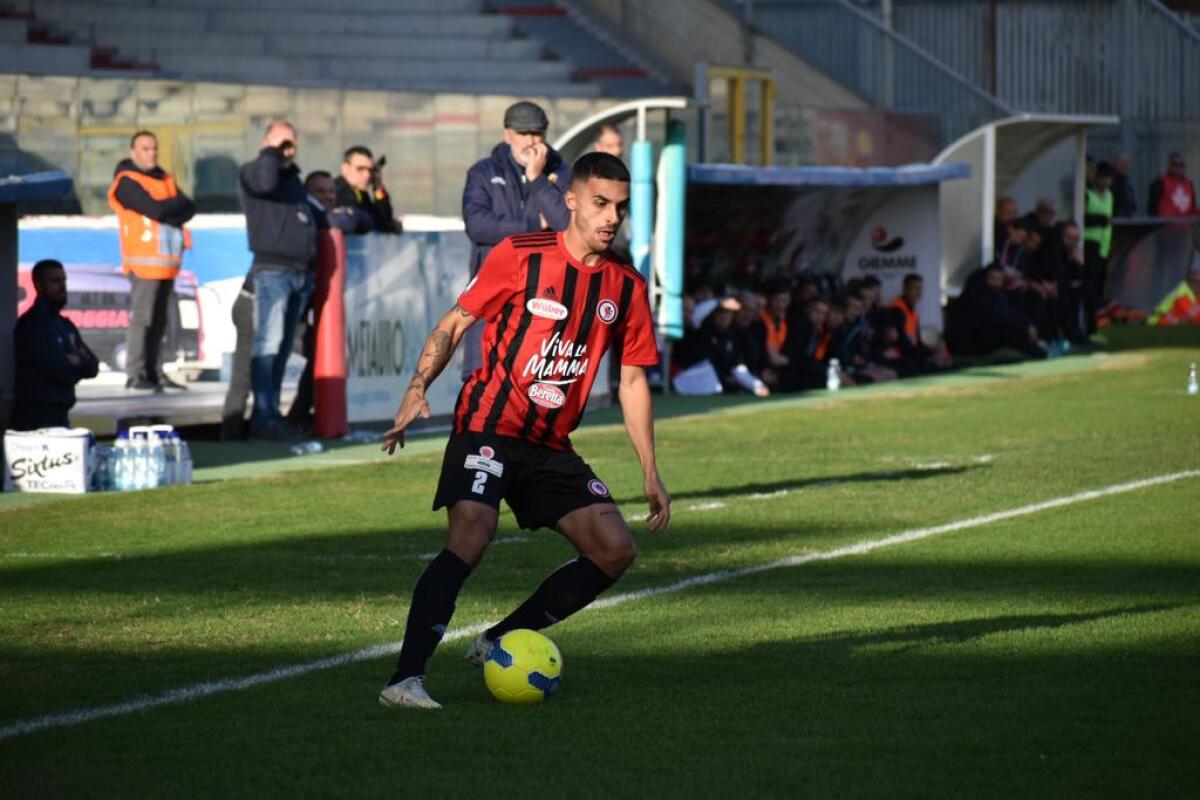 Calciomercato Venezia, interesse per Garattoni - Immagine in evidenza: Alessandro Garattoni in azione durante Foggia-Catanzaro 2-0 (Coppa Italia Serie C 22/23) - crediti: foto di Luigia Spinelli (RIPRODUZIONE RISERVATA)