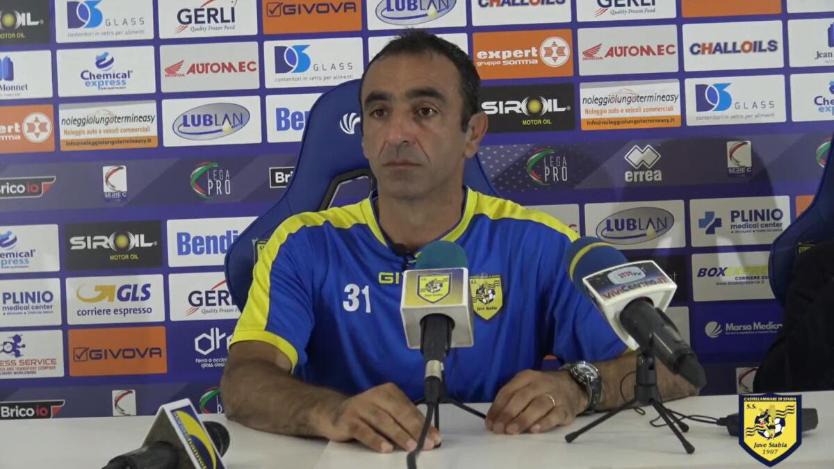 Juve Stabia, si dimette Colucci: "Motivi personali" - Immagine in evidenza: mister Leonardo Colucci - crediti foto: canale ufficiale YouTube Juve Stabia (frame da video)