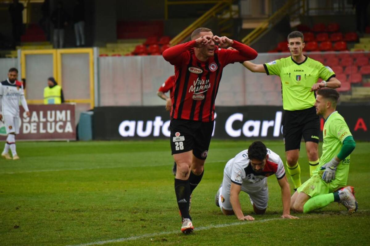 Che Potenza... questo Foggia: lucani sconfitti 3-0 - Immagine in evidenza: uno scatto di Foggia-Potenza (Serie C - girone C 22/23) - crediti: foto di Luigia Spinelli (RIPRODUZIONE RISERVATA)