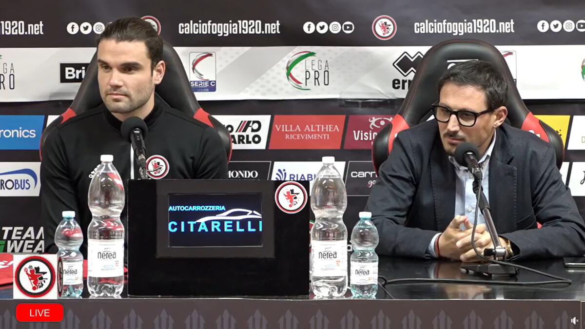 Foggia, Beretta: "Contento di essere qui" - Sapio: "Stiamo valutando..." - Immagine in evidenza: Giacomo Beretta e Piergiuseppe Sapio in conferenza - crediti foto: pagina ufficiale Facebook Calcio Foggia 1920 (frame da video)