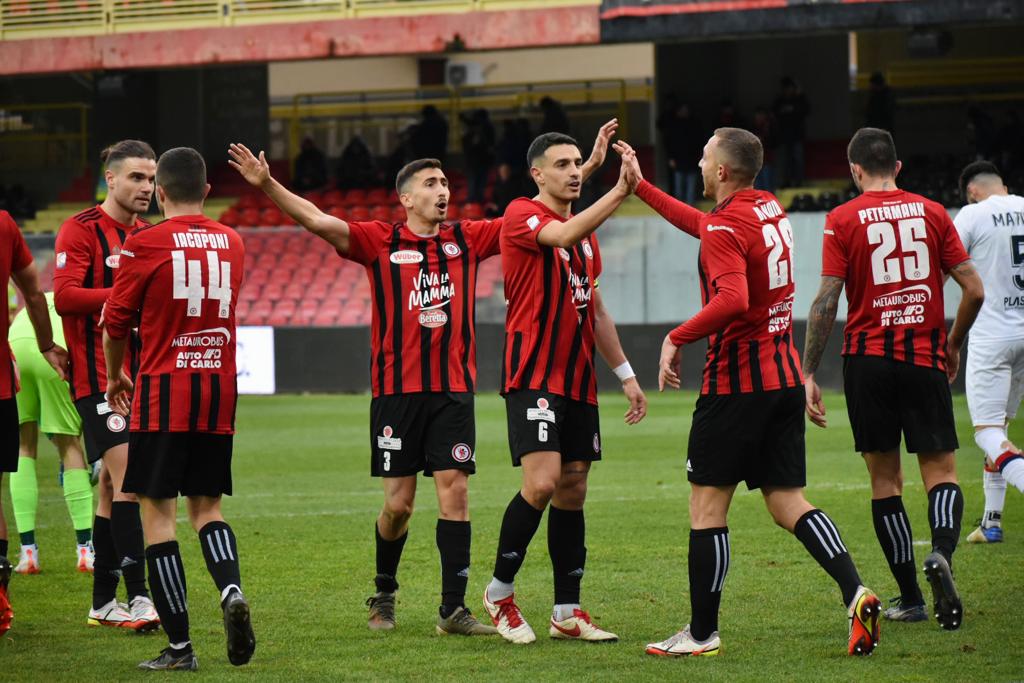 Immagine in evidenza: uno scatto di Foggia-Potenza (Serie C - girone C 22/23) - crediti: foto di Luigia Spinelli (RIPRODUZIONE RISERVATA)