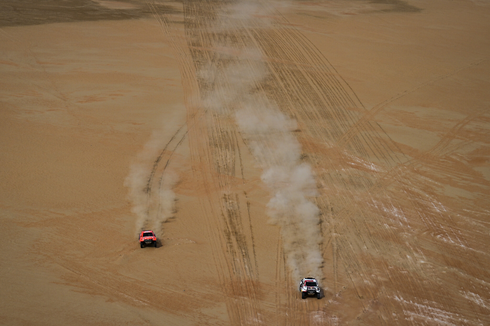 Al-Attiyah "scortato" dal compagno di marca Lucas Moraes (DPPI / Red Bull Content Pool)
