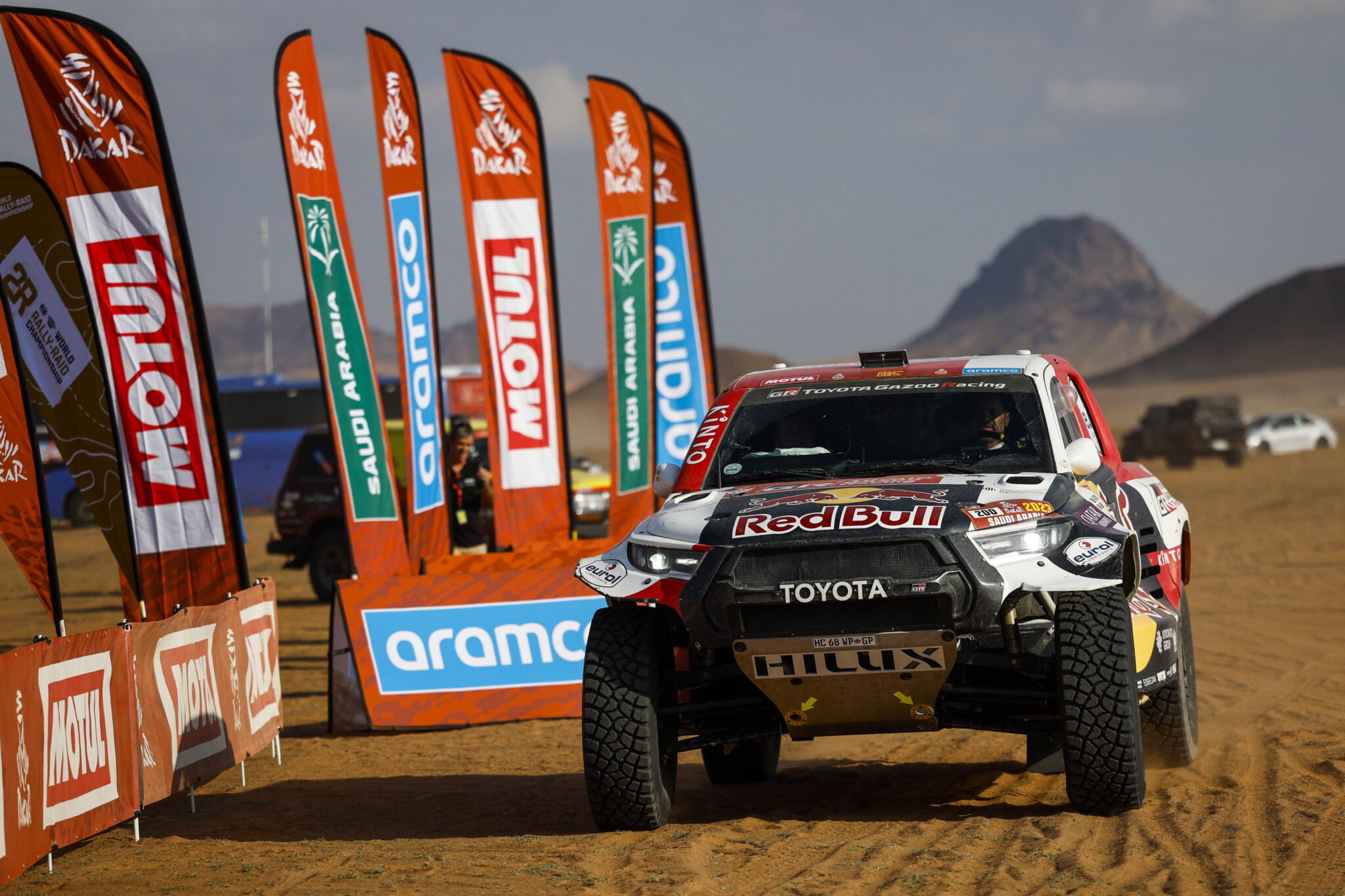 Al-Attiyah primo al traguardo della tappa 2 (DPPI / Red Bull Content Pool)
