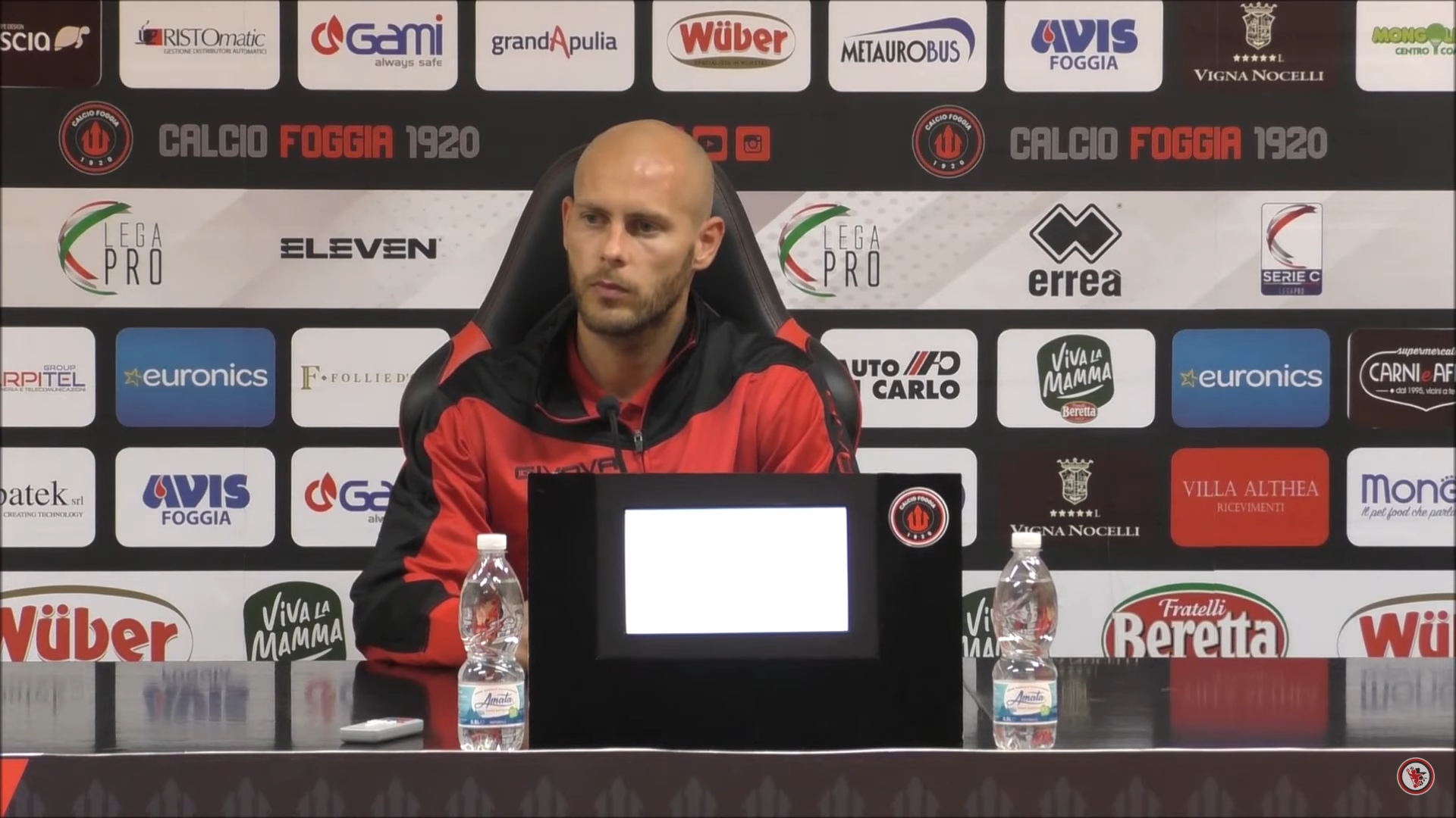 Immagine in evidenza: Toni Markic ​- crediti foto: screenshot dalla conferenza stampa post Foggia-Turris (pubblicata sul canale Youtube ufficiale del Calcio Foggia 1920) dell'11/09/2021