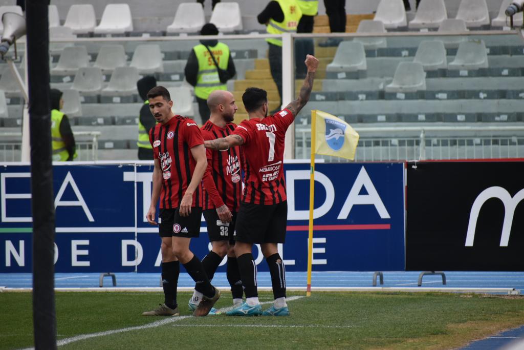Immagine in evidenza: uno scatto di Pescara-Foggia (Serie C - girone C 22/23) - crediti: foto di Luigia Spinelli (RIPRODUZIONE RISERVATA)