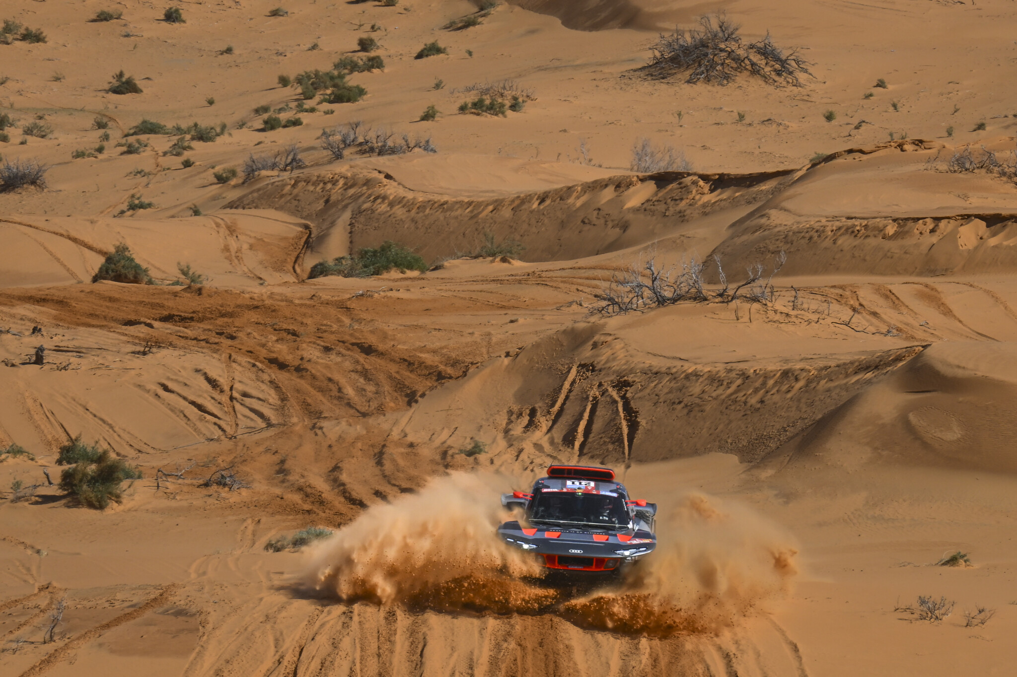 Ekstrom guida tra le dune l'unica Audi superstite (DPPI / Red Bull Content Pool)