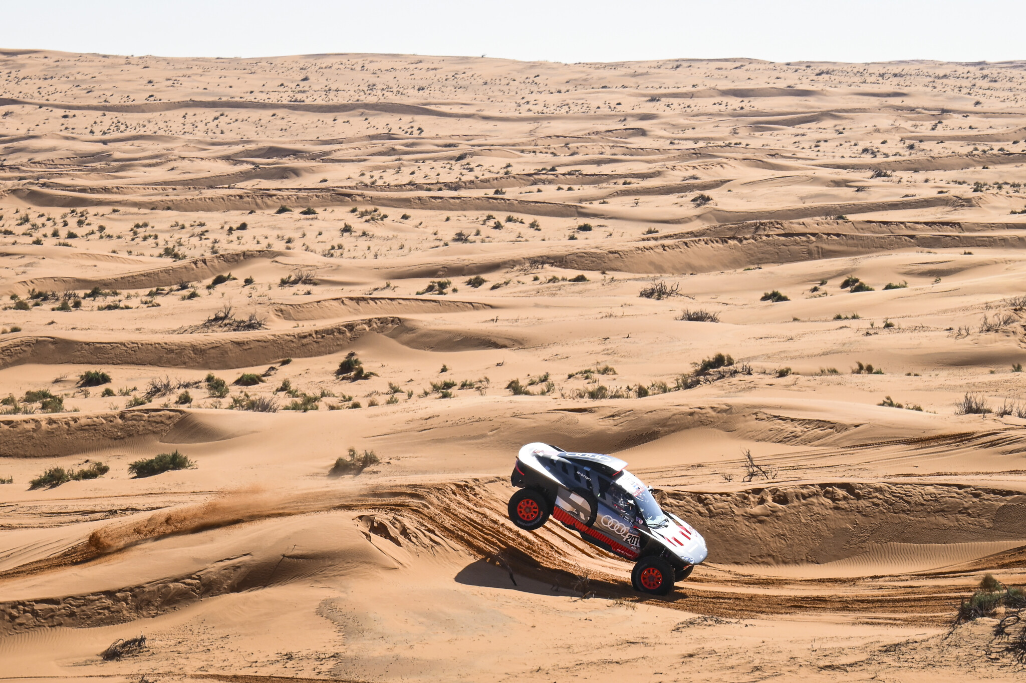 Sainz all'attacco sulle dune di Ha'il (Red Bull Content Pool)