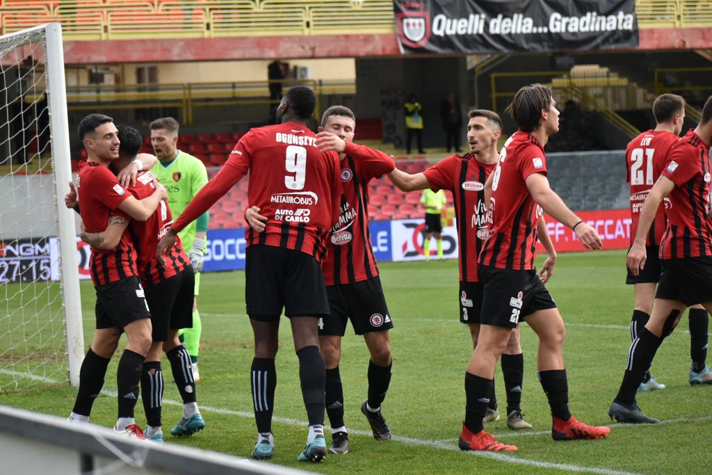 Immagine in evidenza: uno scatto di Foggia-Potenza (Serie C - girone C 22/23) - crediti: foto di Luigia Spinelli (RIPRODUZIONE RISERVATA)