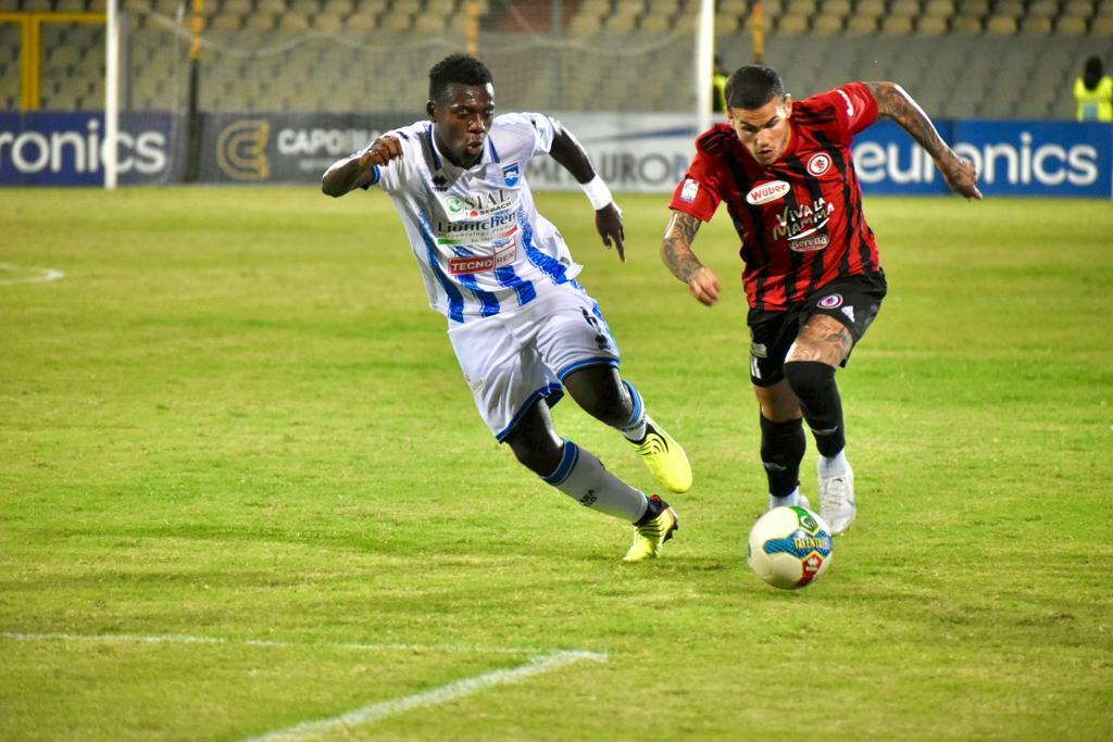 Immagine in evidenza: uno scatto di Foggia-Pescara 0-4 (Serie C - girone C 2022/2023) - crediti: foto di Luigia Spinelli
