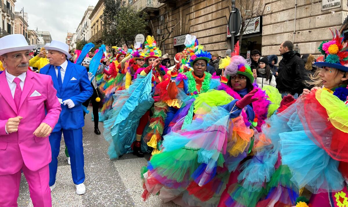 Il Carnevale di Putignano è tutta un'altra fiaba fra balli e suoni - 