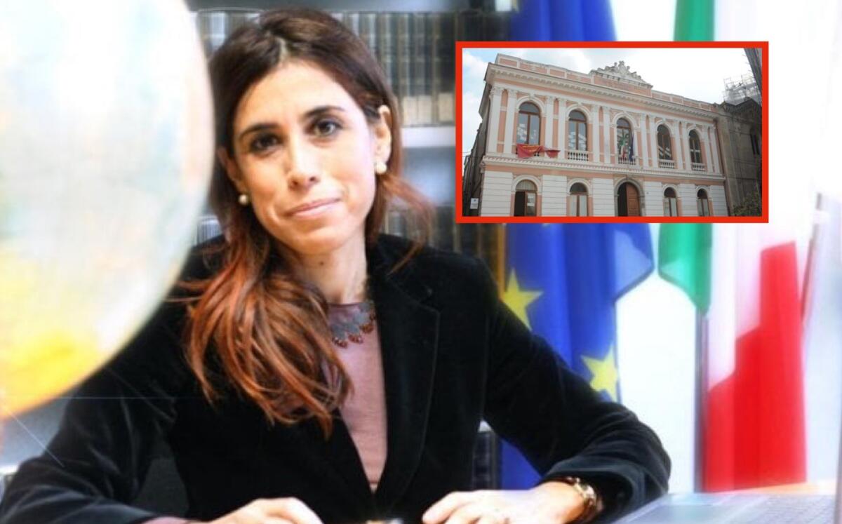 Scuola Santa Chiara Foggia: 'Solidali con la preside Savino che bolla i fascisti' - 