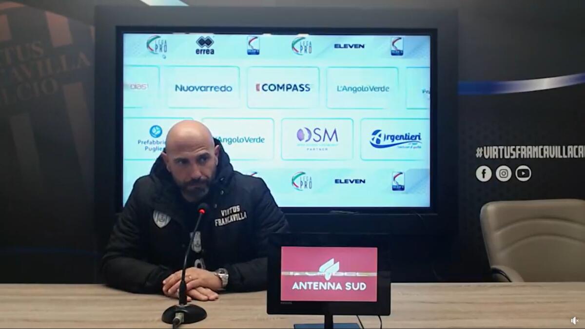V. Francavilla, spari contro l'auto di Calabro. Il club: "Sgomenti" - Immagine in evidenza: mister Antonio Calabro - crediti foto: pagina ufficiale Facebook Virtus Francavilla Calcio (frame da video)