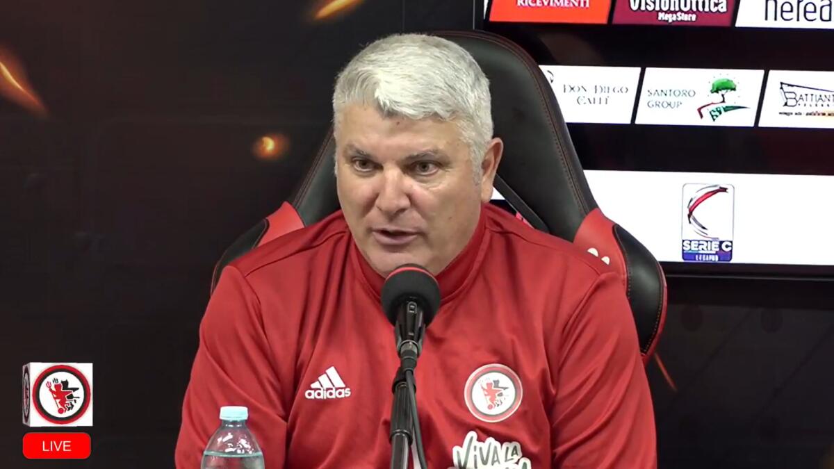 Ferraioli: "Somma tecnico spesso dimenticato. Il suo 4-2-3-1..." - Immagine in evidenza: Mario Somma - crediti foto: pagina ufficiale Facebook Calcio Foggia 1920 (frame da video)