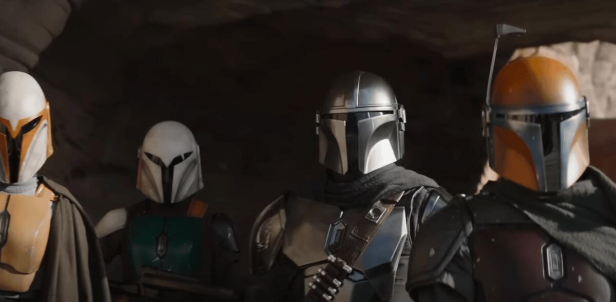 The Mandalorian 3: Pedro Pascal promette azione e moltissimi mandaloriani - Din Djarin con altri mandaloriani